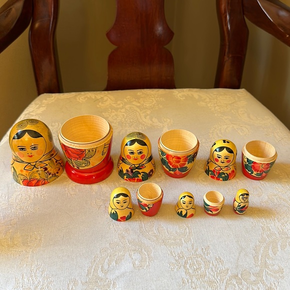Vintage hand-painted Russian Matryoshka Doll nesting set, 6 total - Picture 2 of 11